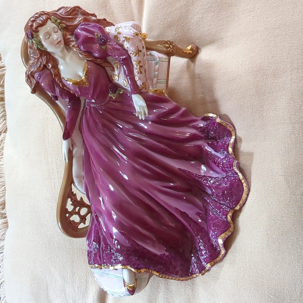 FRANKLIN MINT*vintage 1989 Fine Porcelain Sleeping Beauty figurine EUC